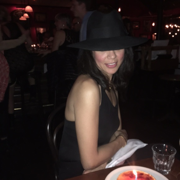 Meet your Posher, Corrine - Picture 1 of 1